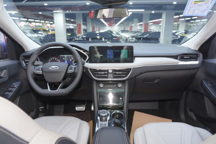 Used Ford Escape 2024 EcoBoost 245 Two-Wheel-Drive Titanium Edition Interior 1