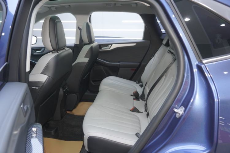 Used Ford Escape 2024 EcoBoost 245 Two-Wheel-Drive Titanium Edition Interior 10