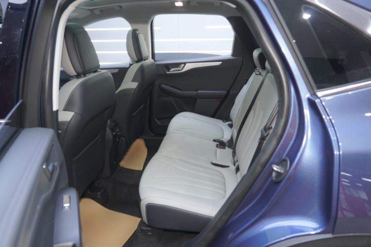 Used Ford Escape 2024 EcoBoost 245 Two-Wheel-Drive Titanium Edition Interior 10