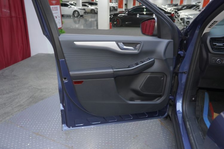 Used Ford Escape 2024 EcoBoost 245 Two-Wheel-Drive Titanium Edition Interior 11