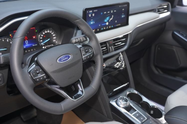Used Ford Escape 2024 EcoBoost 245 Two-Wheel-Drive Titanium Edition Interior 2