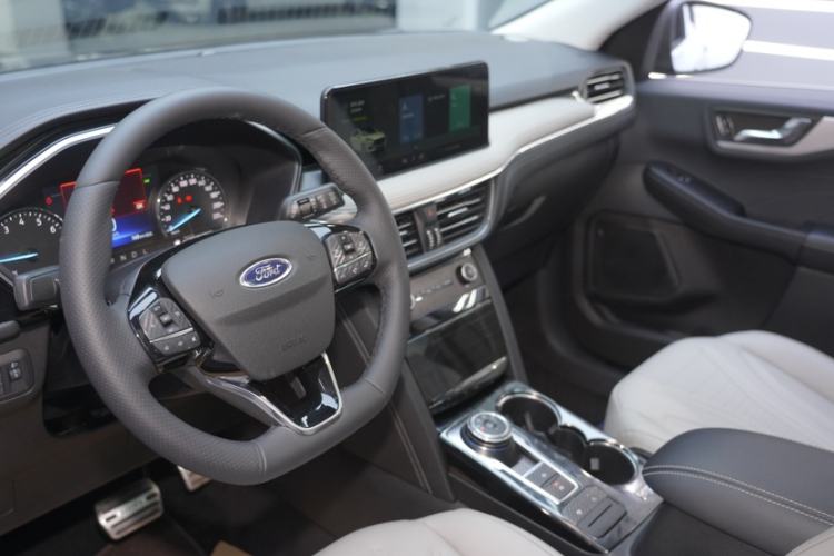 Used Ford Escape 2024 EcoBoost 245 Two-Wheel-Drive Titanium Edition Interior 2