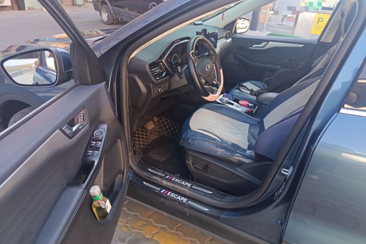 Used Ford Escape 2024 EcoBoost 245 Two-Wheel-Drive Titanium Edition Interior 3