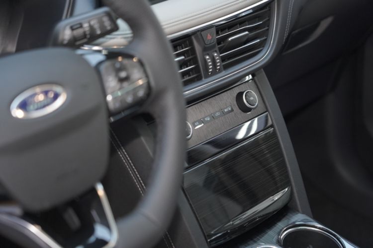 Used Ford Escape 2024 EcoBoost 245 Two-Wheel-Drive Titanium Edition Interior 3