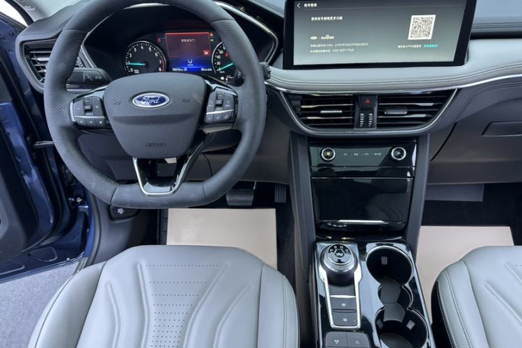 Used Ford Escape 2024 EcoBoost 245 Two-Wheel-Drive Titanium Edition Interior 6