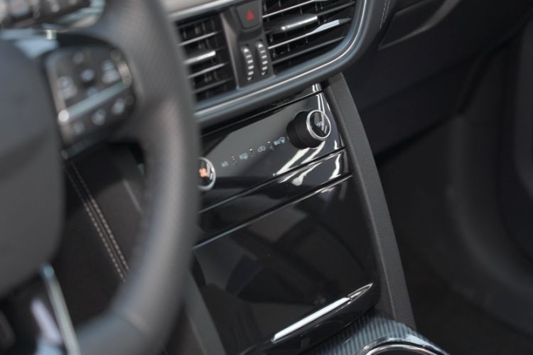 Used Ford Escape 2024 EcoBoost 245 Two-Wheel-Drive Titanium Edition Interior 7