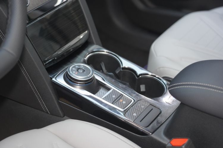 Used Ford Escape 2024 EcoBoost 245 Two-Wheel-Drive Titanium Edition Interior 7