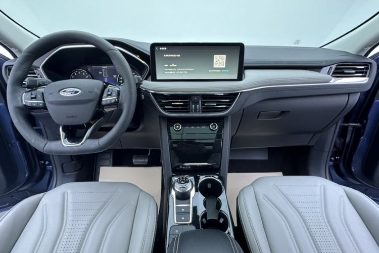 Used Ford Escape 2024 EcoBoost 245 Two-Wheel-Drive Titanium Edition Interior 7