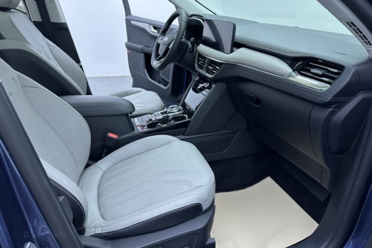 Used Ford Escape 2024 EcoBoost 245 Two-Wheel-Drive Titanium Edition Interior 8