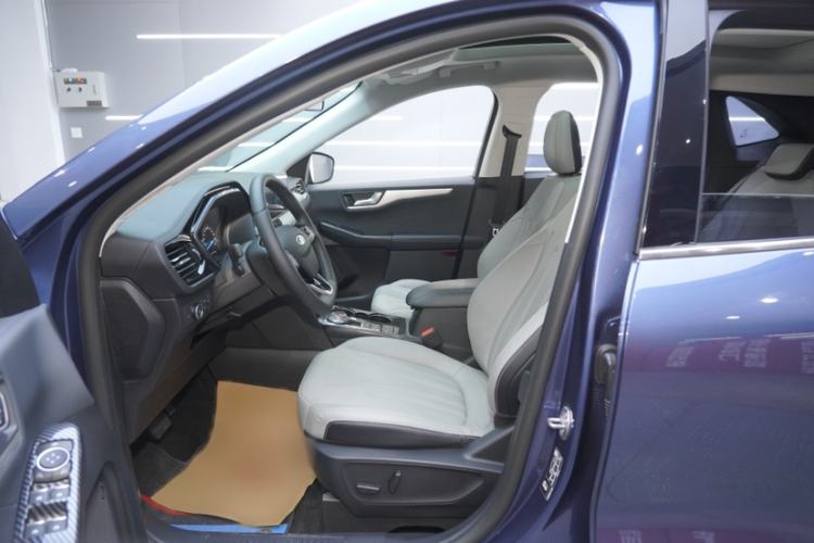 Used Ford Escape 2024 EcoBoost 245 Two-Wheel-Drive Titanium Edition Interior 9