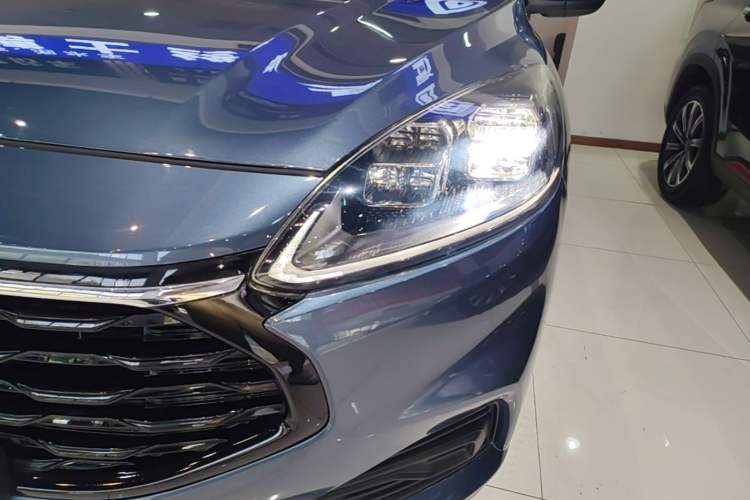 Used Ford Escape 2024 EcoBoost 245 Two-Wheel-Drive Titanium Edition Left Front Headlight