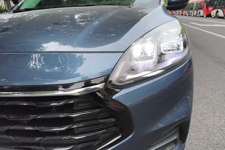 Used Ford Escape 2024 EcoBoost 245 Four-Wheel Drive Prestige Model Left Front Headlight
