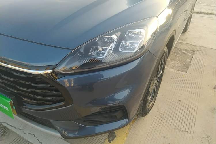 Used Ford Escape 2024 EcoBoost 245 Two-Wheel-Drive Titanium Edition Left Front Headlight
