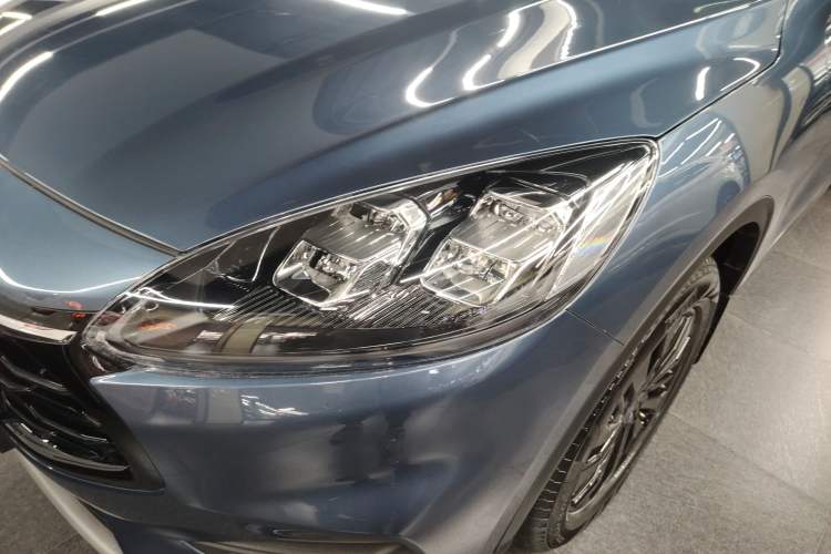 Used Ford Escape 2024 EcoBoost 245 Two-Wheel-Drive Titanium Edition Left Front Headlight