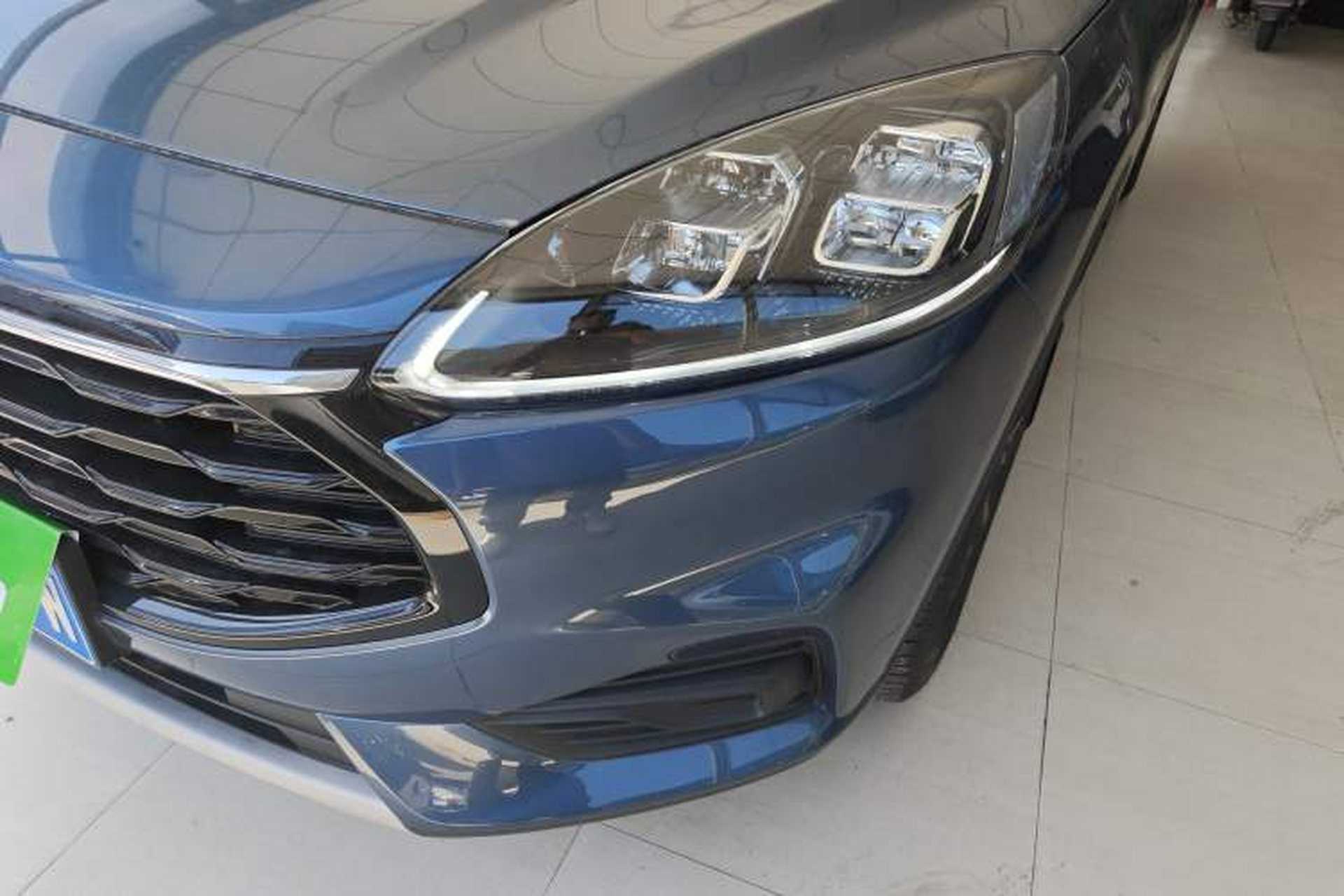 Used Ford Escape 2024 EcoBoost 245 Two-Wheel-Drive Titanium Edition Left Front Headlight