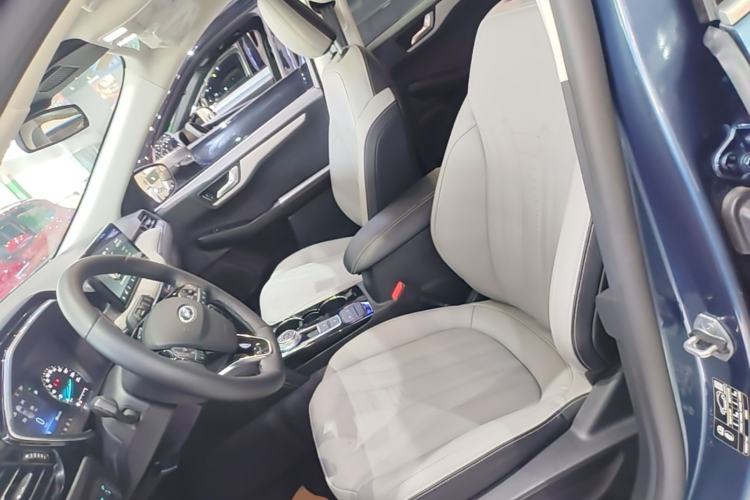 Used Ford Escape 2024 EcoBoost 245 Two-Wheel-Drive Titanium Edition Left Front Seat