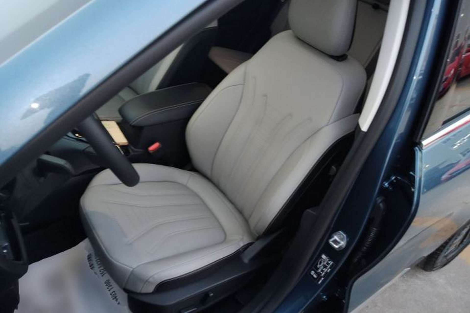 Used Ford Escape 2024 EcoBoost 245 Two-Wheel-Drive Titanium Edition Left Front Seat
