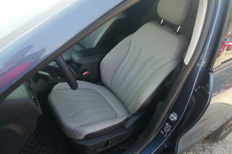 Used Ford Escape 2024 EcoBoost 245 Two-Wheel-Drive Comfort Edition Left Front Seat