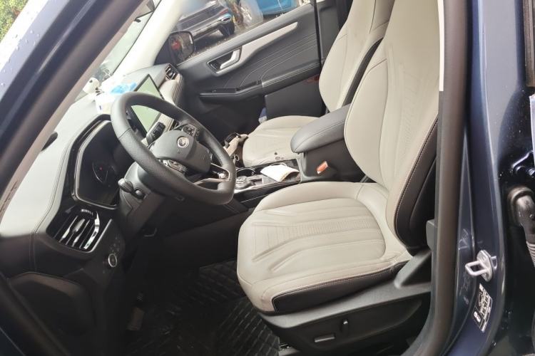 Used Ford Escape 2024 EcoBoost 245 Two-Wheel-Drive Titanium Edition Left Front Seat