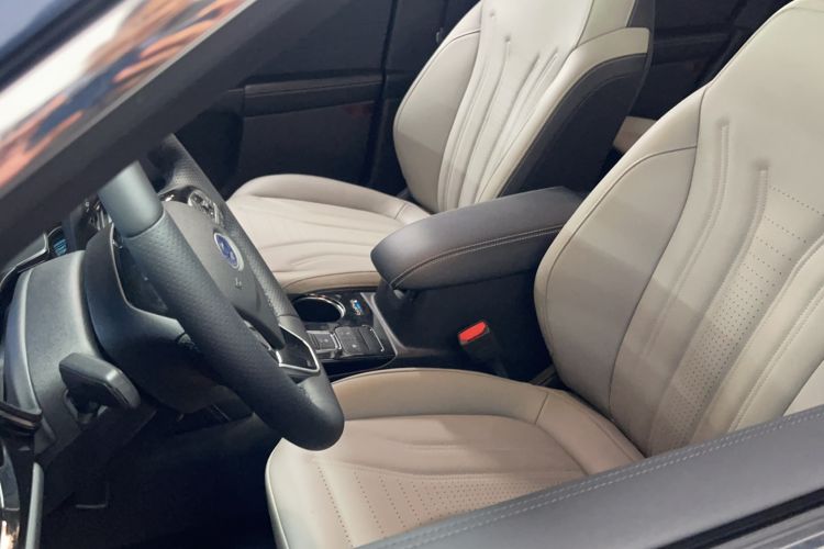Used Ford Escape 2024 EcoBoost 245 Two-Wheel-Drive Titanium Edition Left Front Seat