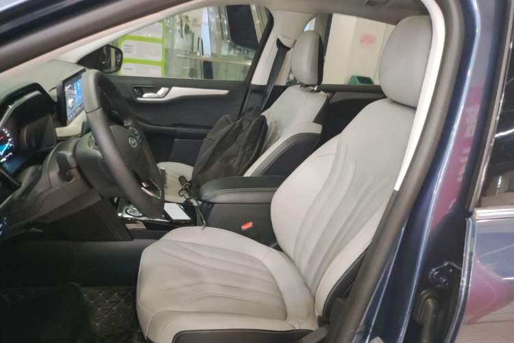 Used Ford Escape 2024 EcoBoost 245 Two-Wheel-Drive Titanium Edition Left Front Seat