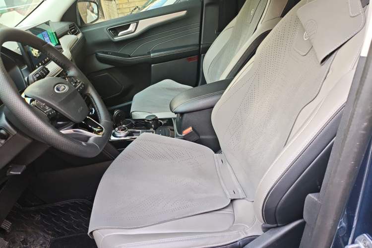 Used Ford Escape 2024 EcoBoost 245 Two-Wheel-Drive Titanium Edition Left Front Seat