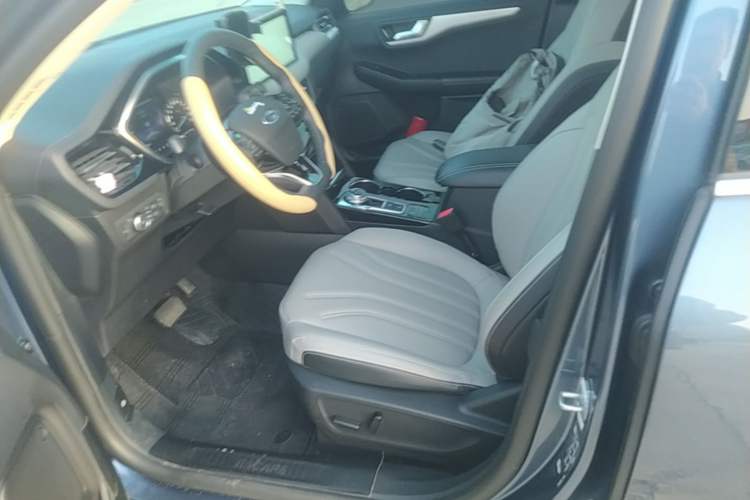 Used Ford Escape 2024 EcoBoost 245 Two-Wheel-Drive Titanium Edition Left Front Seat