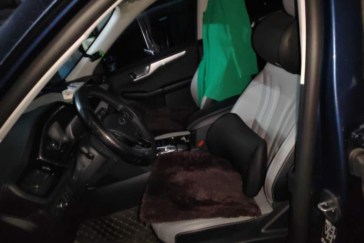 Used Ford Escape 2024 EcoBoost 245 Two-Wheel-Drive Titanium Edition Left Front Seat