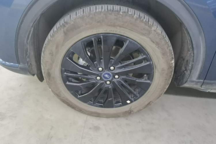 Used Ford Escape 2024 EcoBoost 245 Two-Wheel-Drive Titanium Edition Left Front Wheel Hub