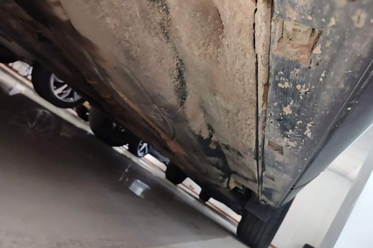 Used Ford Escape 2024 EcoBoost 245 Two-Wheel-Drive Titanium Edition Left Side Sill