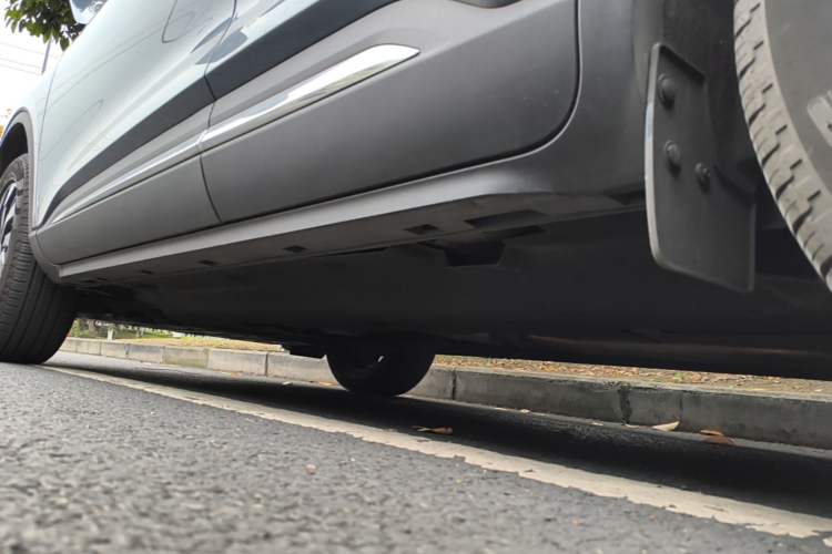 Used Ford Escape 2024 EcoBoost 245 Four-Wheel Drive Prestige Model Left Side Sill