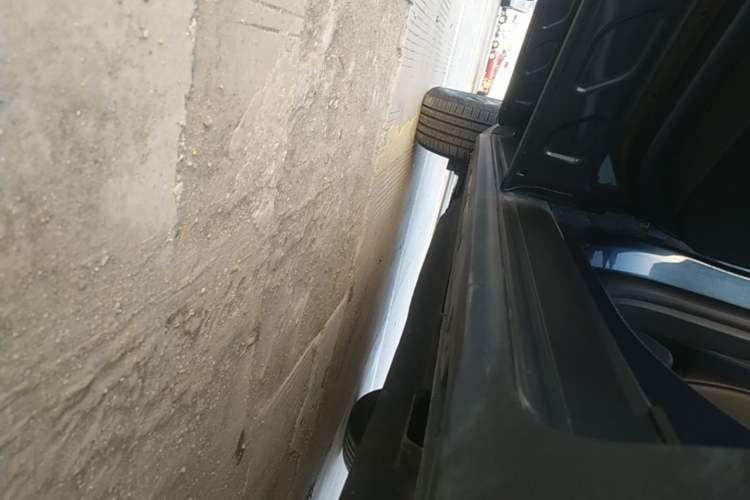 Used Ford Escape 2024 EcoBoost 245 Two-Wheel-Drive Titanium Edition Left Side Sill