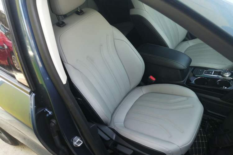 Used Ford Escape 2024 EcoBoost 245 Two-Wheel-Drive Comfort Edition Right Front Seat
