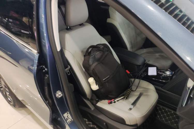 Used Ford Escape 2024 EcoBoost 245 Two-Wheel-Drive Titanium Edition Right Front Seat