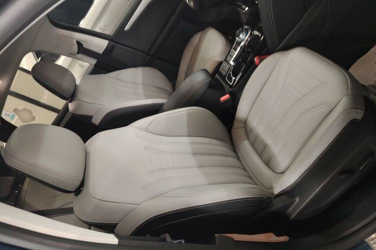 Used Ford Escape 2024 EcoBoost 245 Two-Wheel-Drive Titanium Edition Right Front Seat