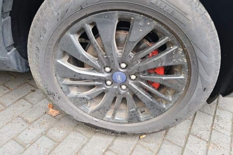 Used Ford Escape 2024 EcoBoost 245 Two-Wheel-Drive Titanium Edition Right Front Wheel Hub