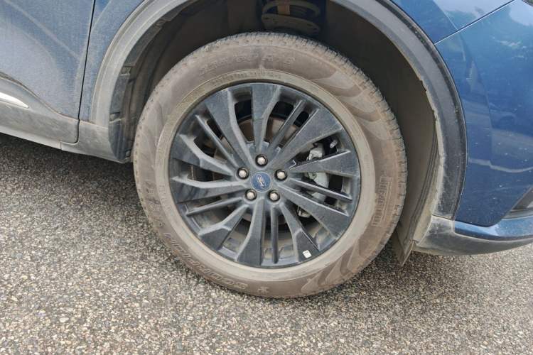 Used Ford Escape 2024 EcoBoost 245 Two-Wheel-Drive Titanium Edition Right Front Wheel Hub