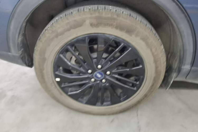 Used Ford Escape 2024 EcoBoost 245 Two-Wheel-Drive Titanium Edition Right Rear Wheel Hub