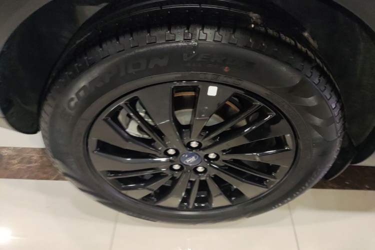 Used Ford Escape 2024 EcoBoost 245 Two-Wheel-Drive Titanium Edition Right Rear Wheel Hub