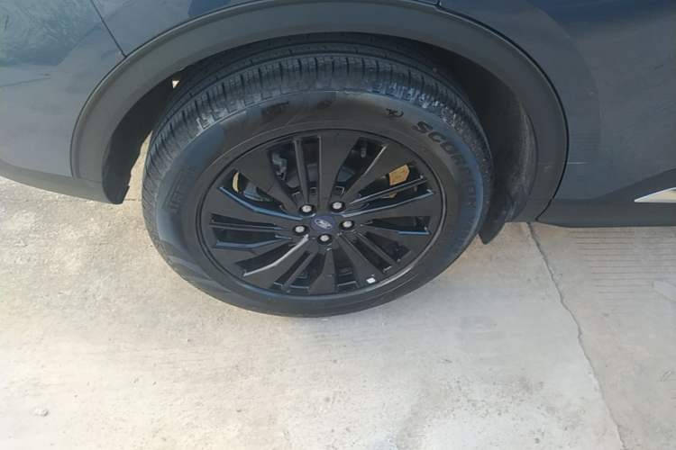 Used Ford Escape 2024 EcoBoost 245 Two-Wheel-Drive Titanium Edition Right Rear Wheel Hub