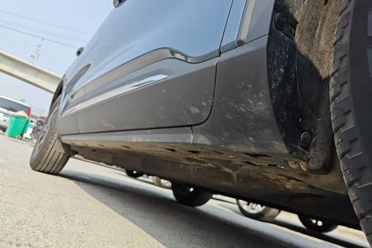 Used Ford Escape 2024 EcoBoost 245 Two-Wheel-Drive Titanium Edition Right Side Sill