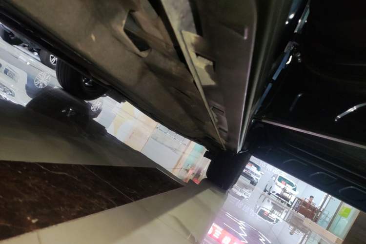 Used Ford Escape 2024 EcoBoost 245 Two-Wheel-Drive Titanium Edition Right Side Sill