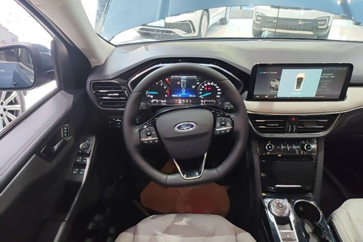 Used Ford Escape 2024 EcoBoost 245 Two-Wheel-Drive Titanium Edition Steering Wheel