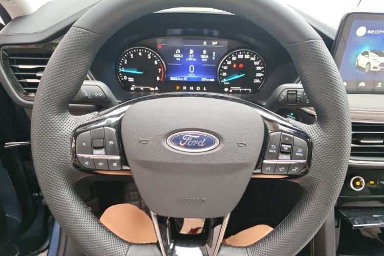 Used Ford Escape 2024 EcoBoost 245 Two-Wheel-Drive Titanium Edition Steering Wheel