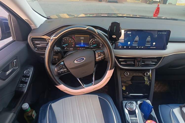 Used Ford Escape 2024 EcoBoost 245 Two-Wheel-Drive Titanium Edition Steering Wheel