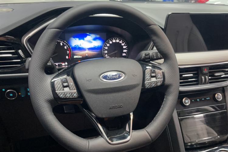 Used Ford Escape 2024 EcoBoost 245 Two-Wheel-Drive Titanium Edition Steering Wheel