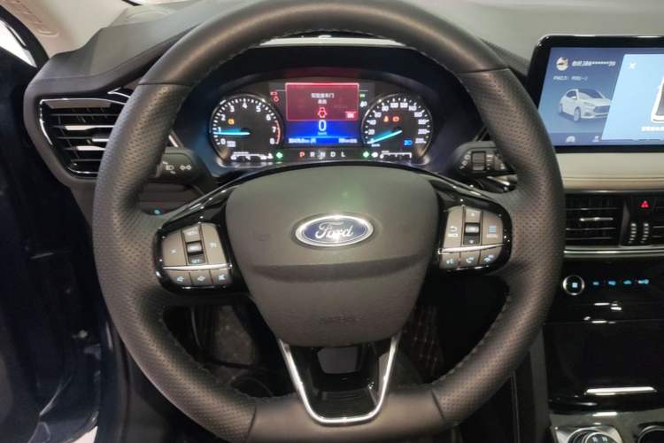 Used Ford Escape 2024 EcoBoost 245 Two-Wheel-Drive Titanium Edition Steering Wheel