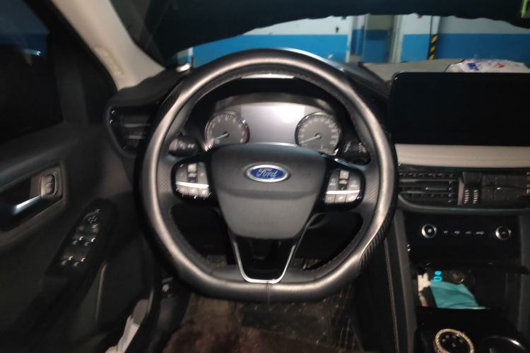 Used Ford Escape 2024 EcoBoost 245 Two-Wheel-Drive Titanium Edition Steering Wheel