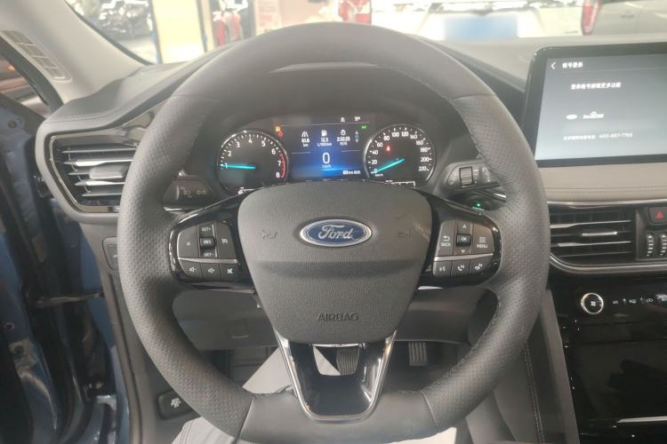 Used Ford Escape 2024 EcoBoost 245 Two-Wheel-Drive Titanium Edition Steering Wheel