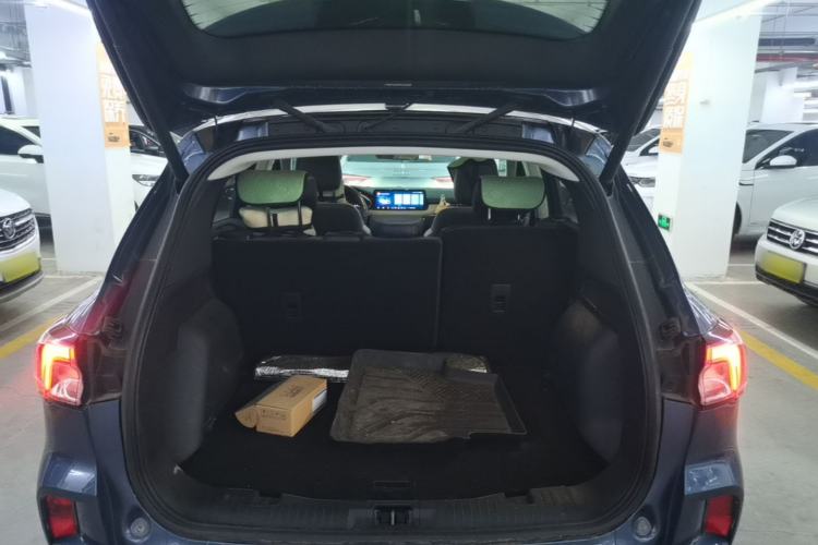 Used Ford Escape 2024 EcoBoost 245 Two-Wheel-Drive Titanium Edition Trunk
